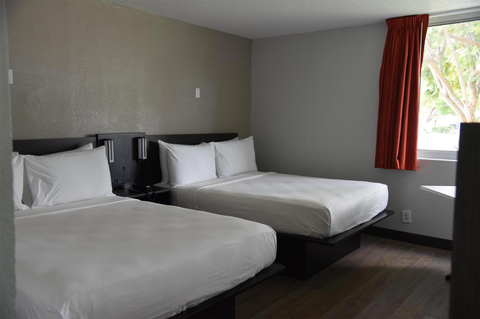 Hotel 6-miami, Fl
